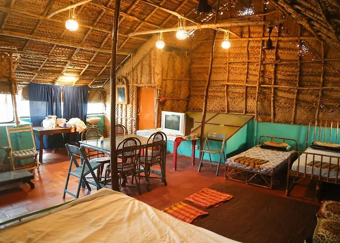 Valentine & Guest HouseHostel